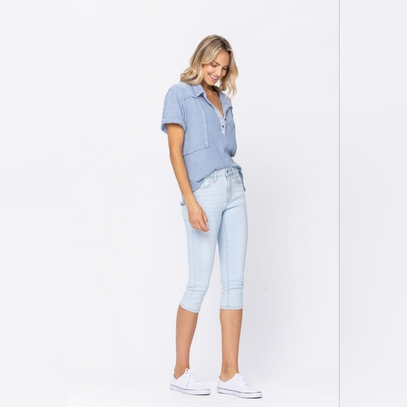 Judy Blue Mid Rise Skinny Fit Capri Light Wash Denim Women's Size 9/29 - Picture 1 of 9